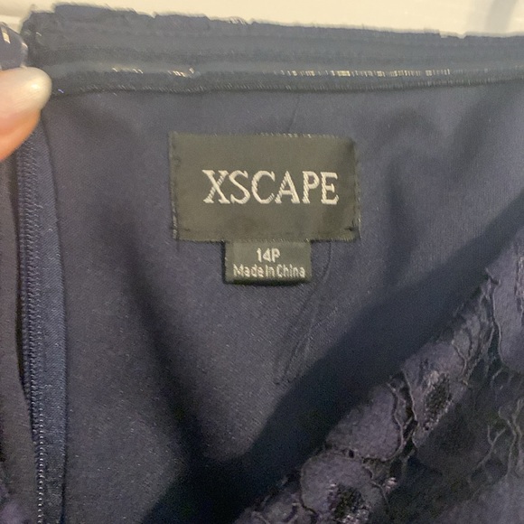 Xcape Off-the-shoulder lace long dress (navy) - Picture 5 of 5